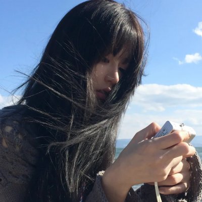 穿风信子蓝的少女